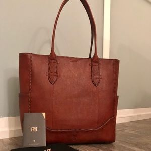 NWT FRYE NEW Tote Hobo north south zipper Pocket